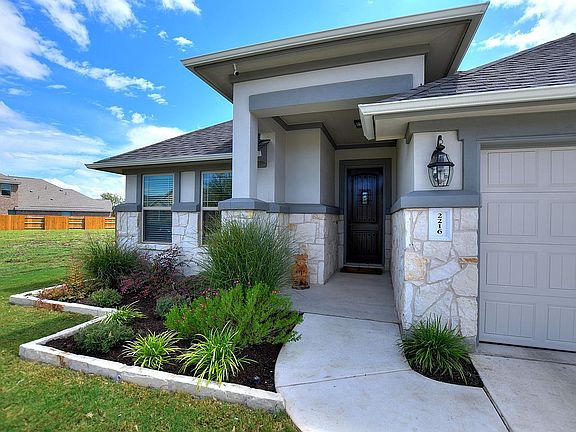 3rd image of 2216 Montesol Ln