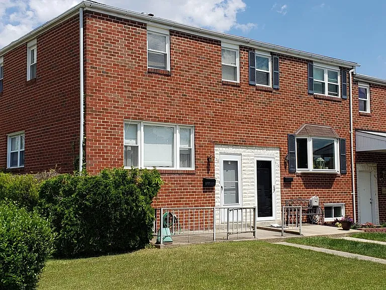 926 Regina Dr — Photo 1