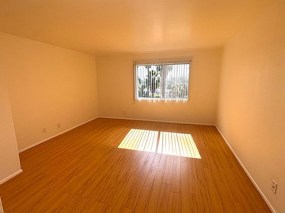 2nd image of 15516 W Sunset Blvd #303