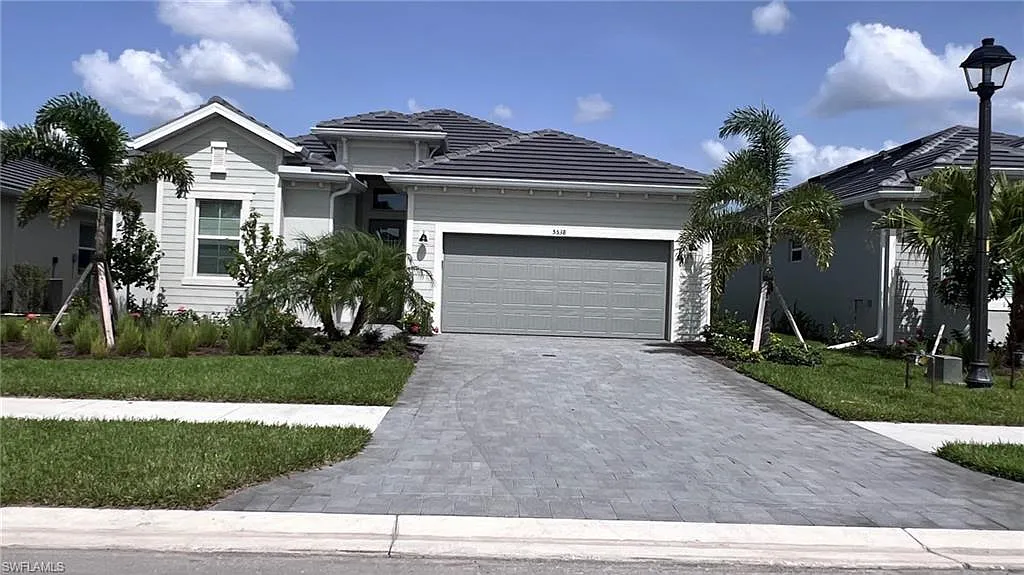 3 bed, 3.0 bath, 2247 sqft, $6,495 — Photo 3