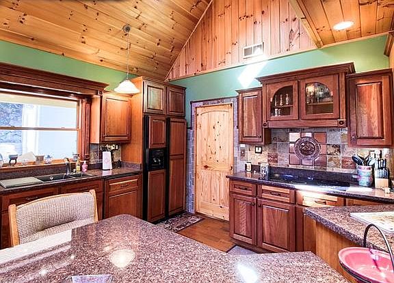4th image of 17 Laurel Creek Dr