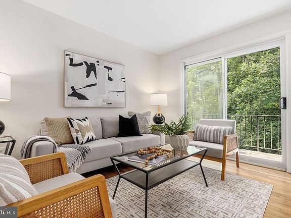 3rd image of 10619 Kenilworth Ave APT 202