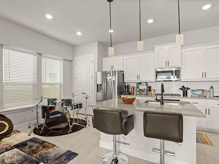 12810 Stanford Dr — Photo 10