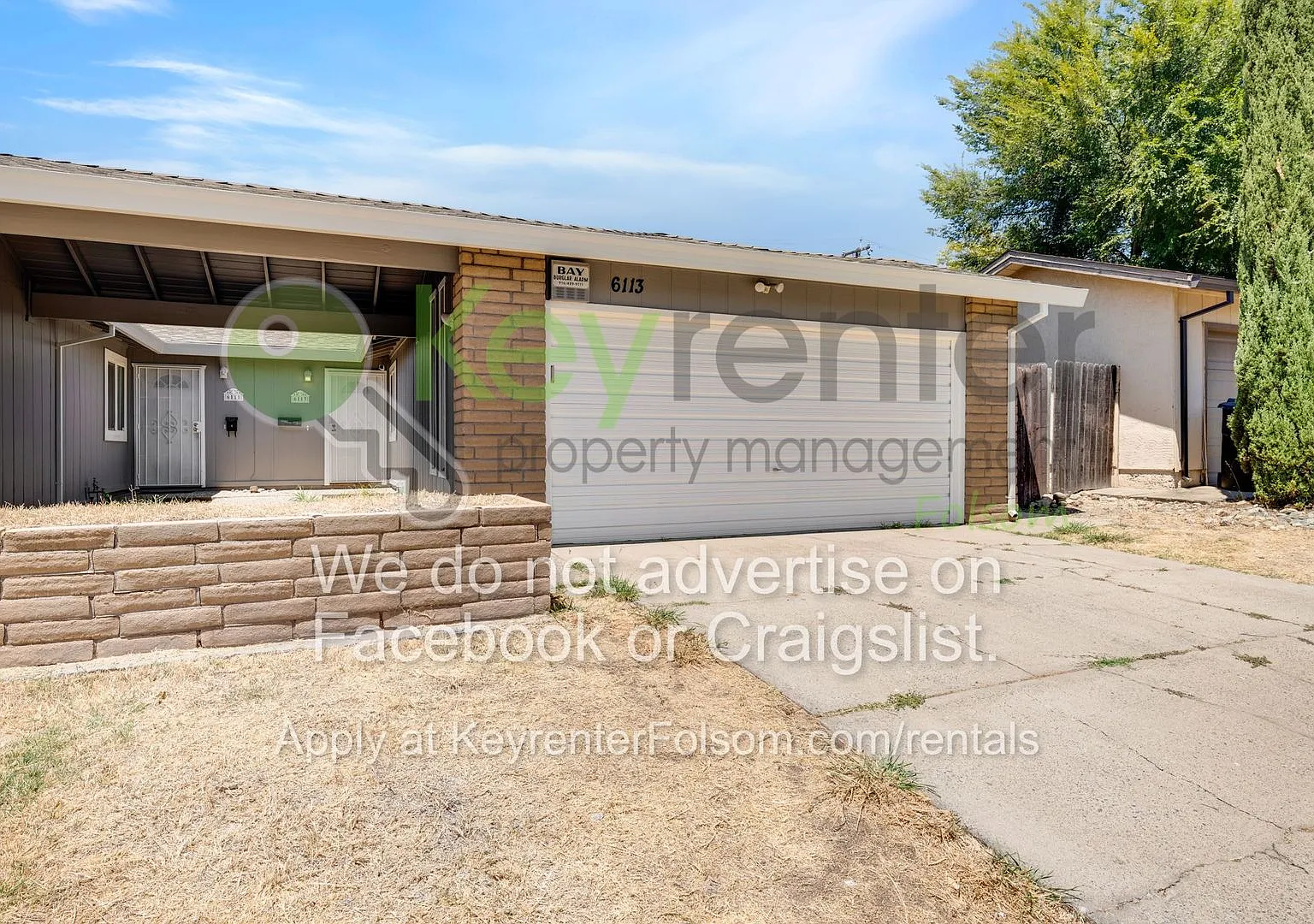 Updated 2BR Carmichael Duplex with 2-Car Garage & Private Yard! — Photo 2