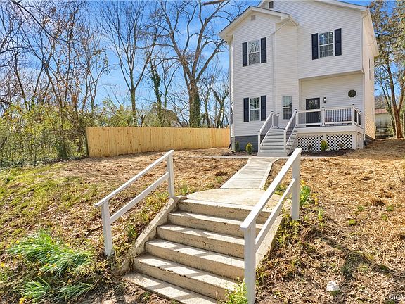 2nd image of 2210 Monteiro Ave