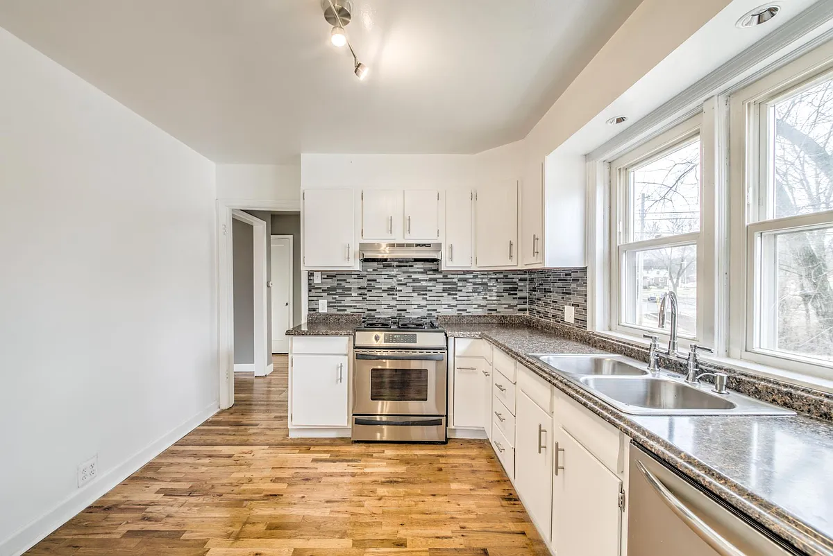 Building Photo - 1 N Duchesne Dr