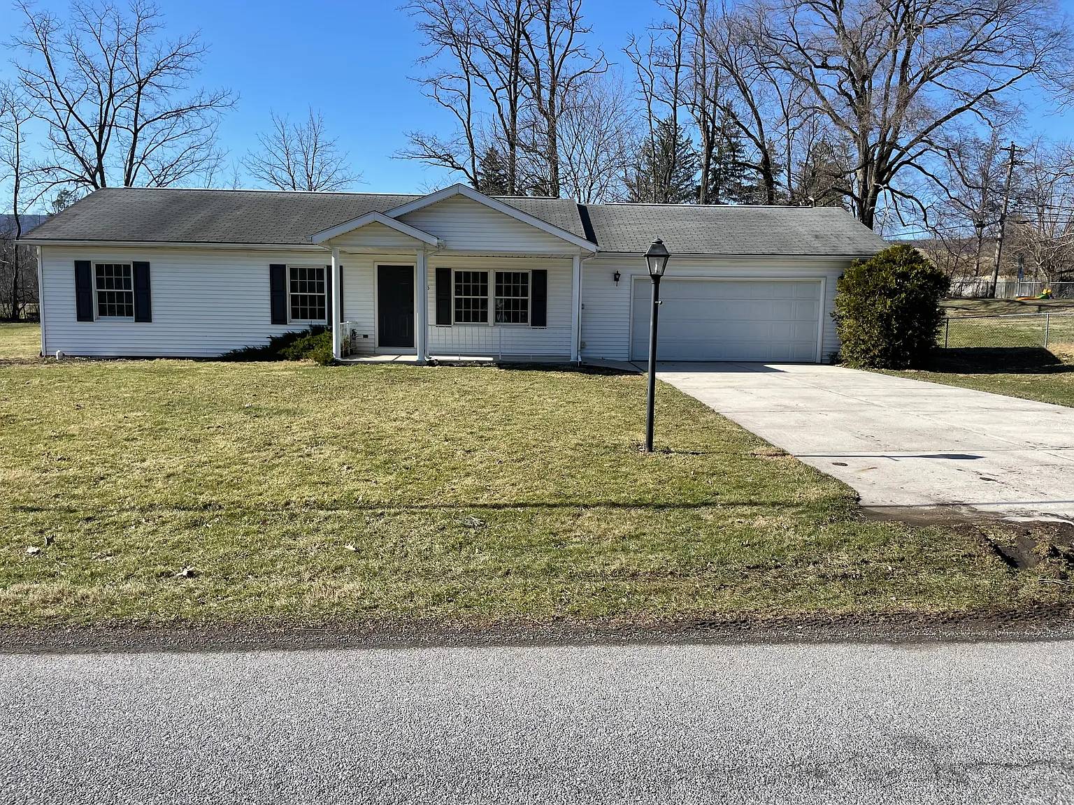 3 bed, 1100 sqft, $1,500 — Photo 2