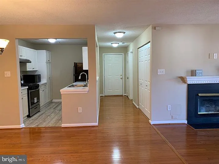 10010 Vanderbilt Cir #5-9 — Photo 9