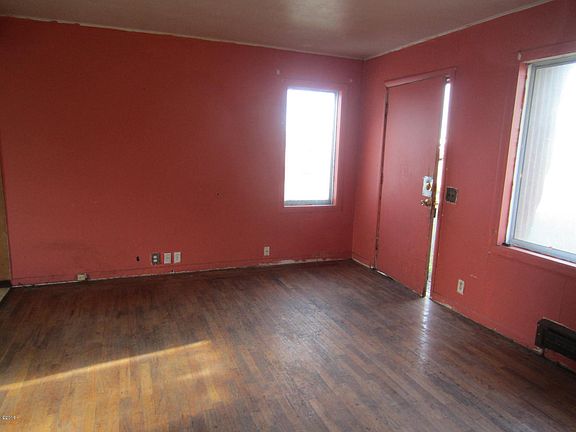 2nd image of 624 E Olive St