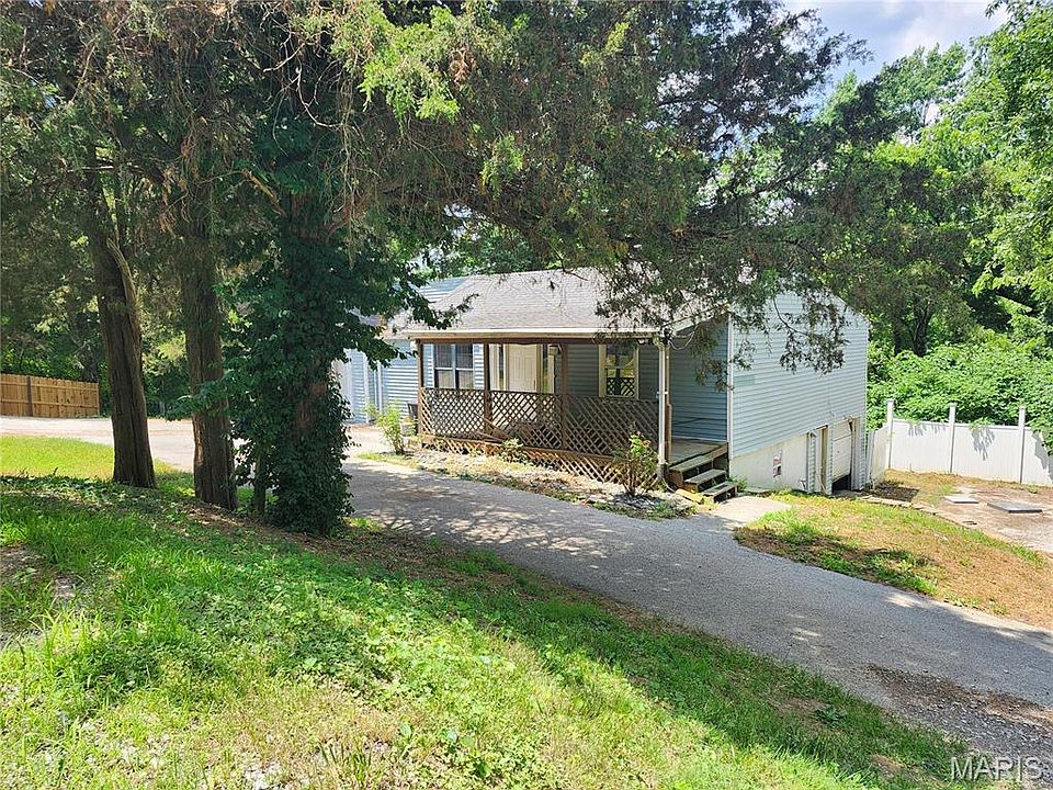 2nd image of 645 Hill Rd