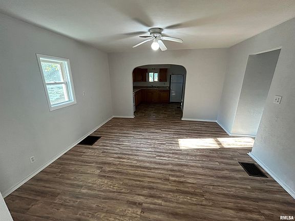 4th image of 212 Ann Dr