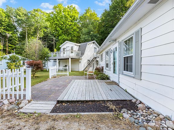 5th image of 18900 Hillview Blvd