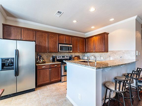 3rd image of 1020 Texas St APT 3206