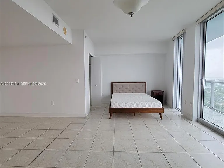 185 SW 7th St #3500 — Photo 6
