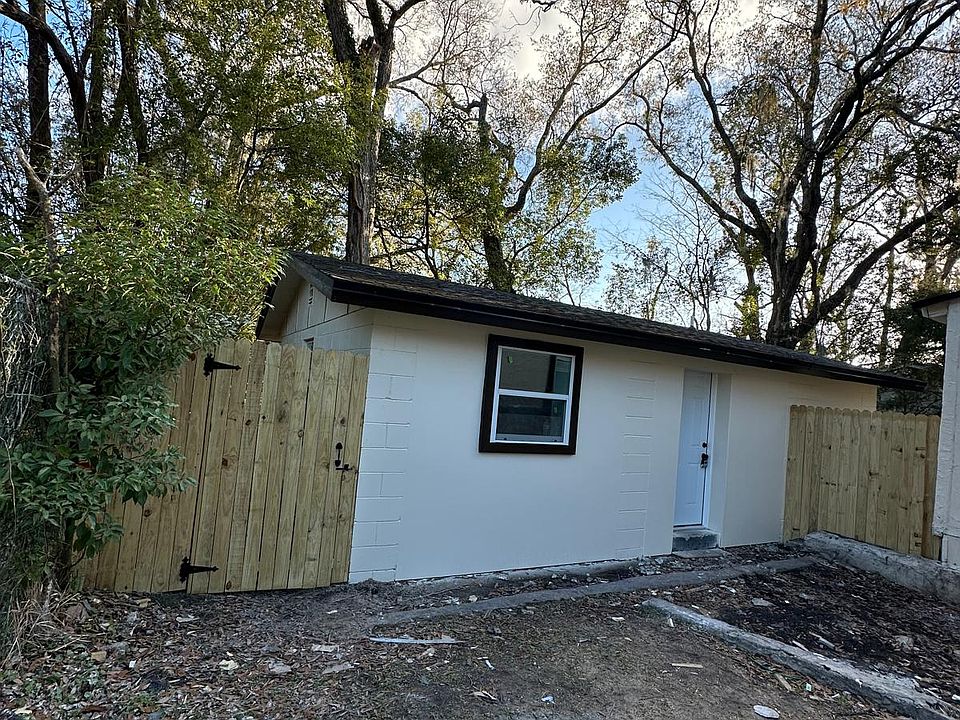 1st image of 1956 W 25th St