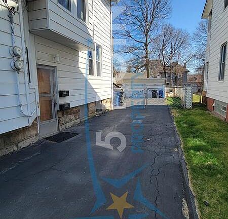 2nd image of 1301 Lakeland Ave #2