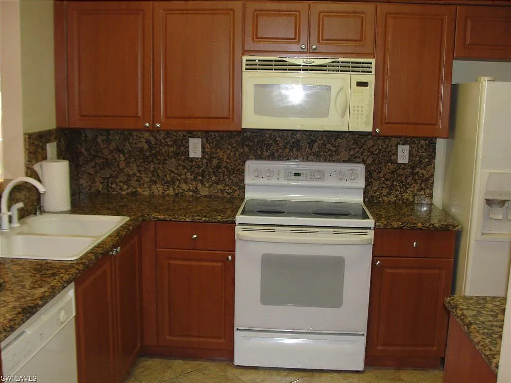 15449 Bellamar Cir — Photo 3