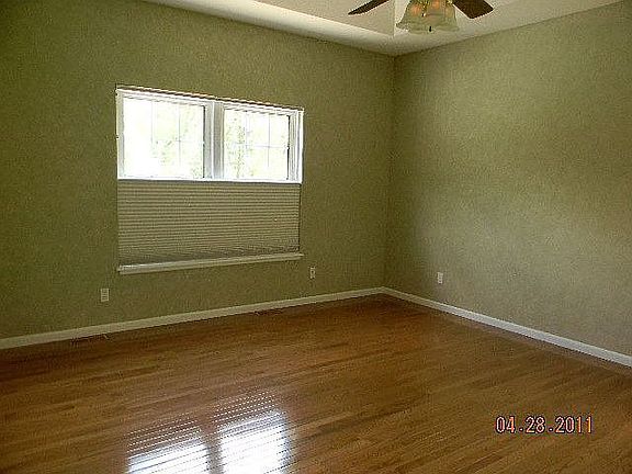 4th image of 4882 Southern Oaks Dr