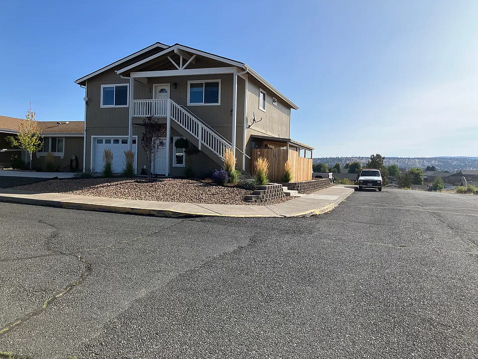 849 SE Sun Dr