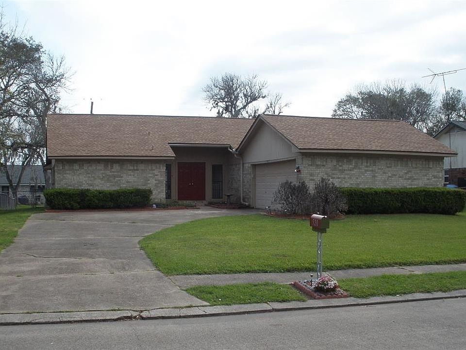 1st image of 520 Daffodil St