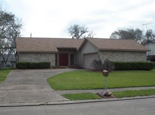 520 Daffodil St, Lake Jackson, TX 77566