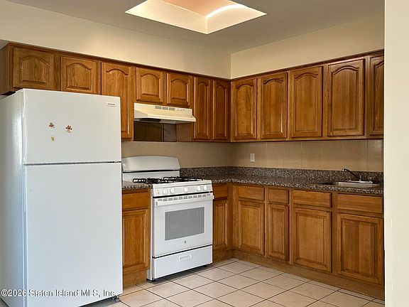 5th image of 371 Bradley Ave Floor 3