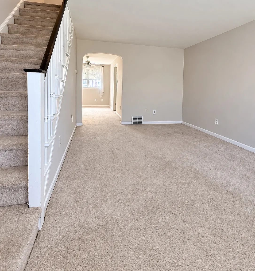 3 bed, 1120 sqft, $2,100 — Photo 4