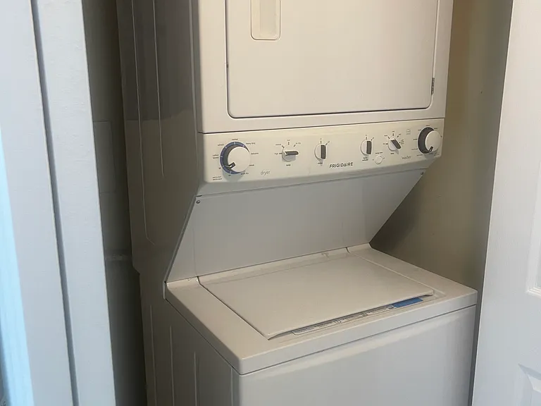1011 Clearmont St NE #105 — Photo 8