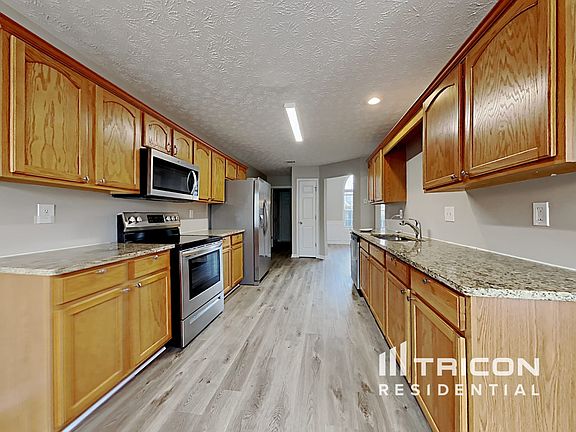 5th image of 3977 Rock Hollow Dr