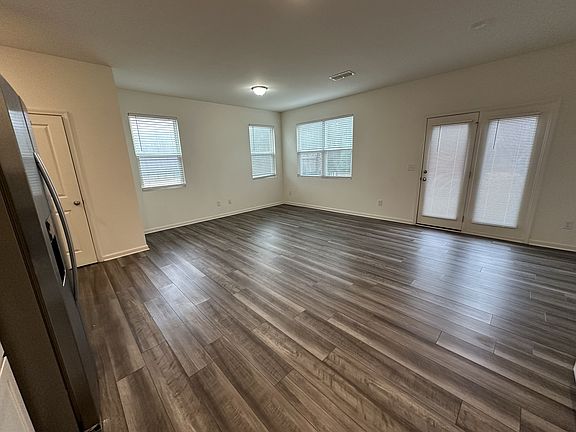 3rd image of 128 Swindon Dr
