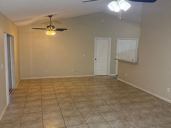 4th image of 303 Valley Edge Dr
