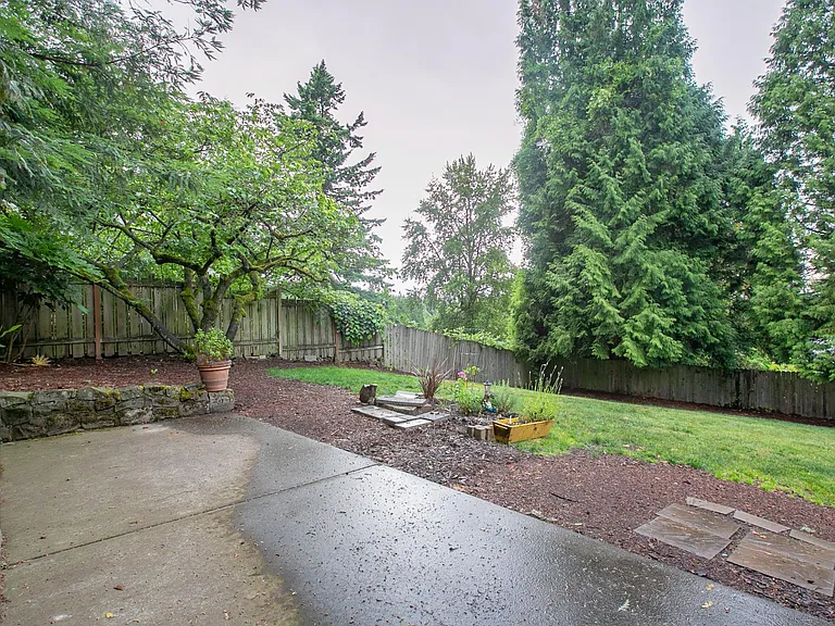 12105 SE River Rd — Photo 3