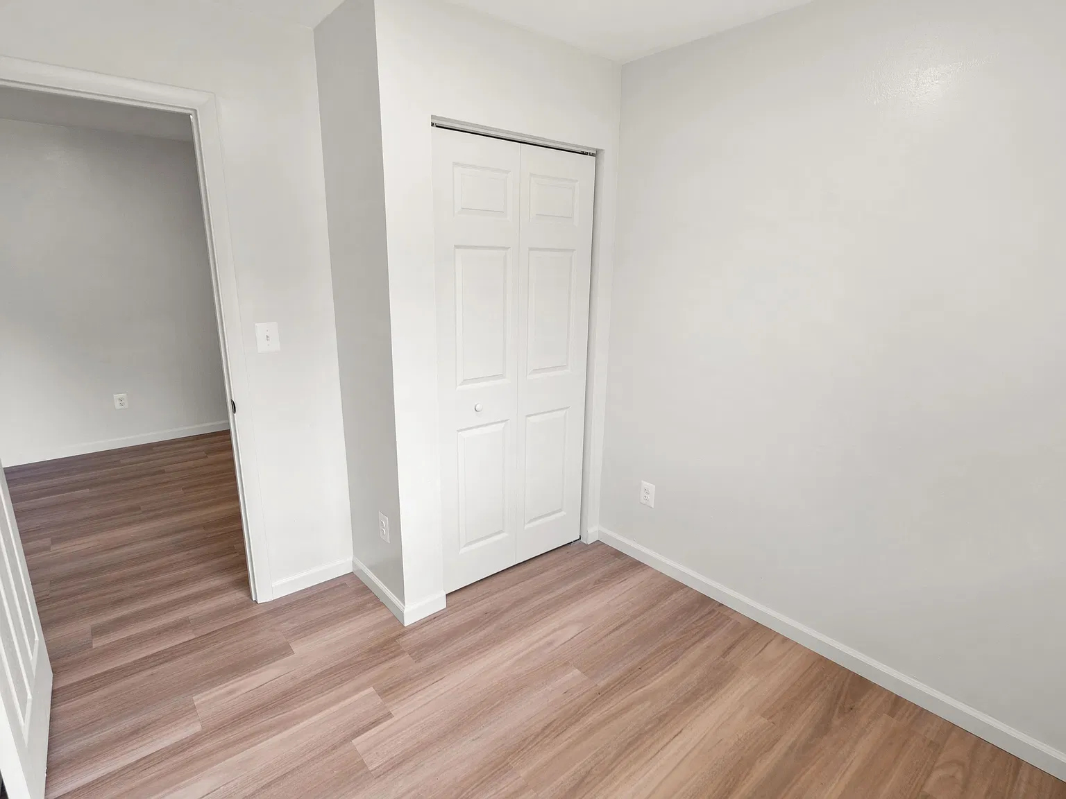 6 bed, 1900 sqft, $6,000 — Photo 4