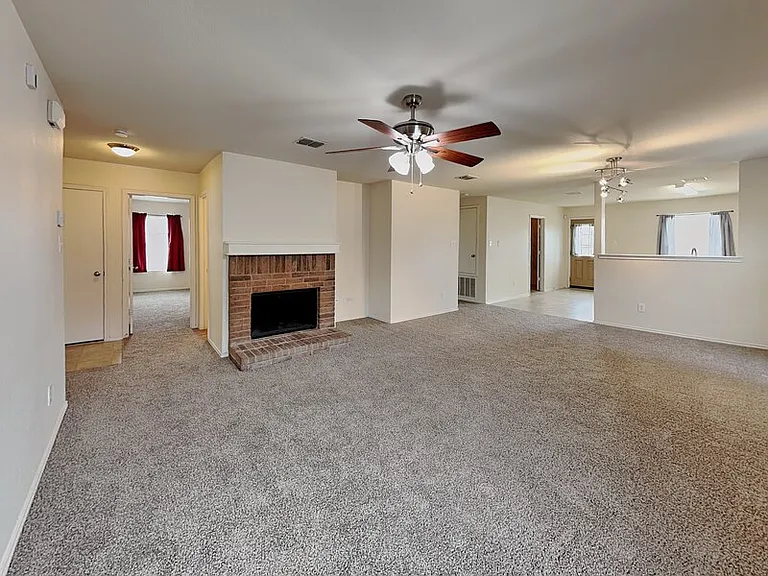 708 Moss Glen Trl — Photo 2