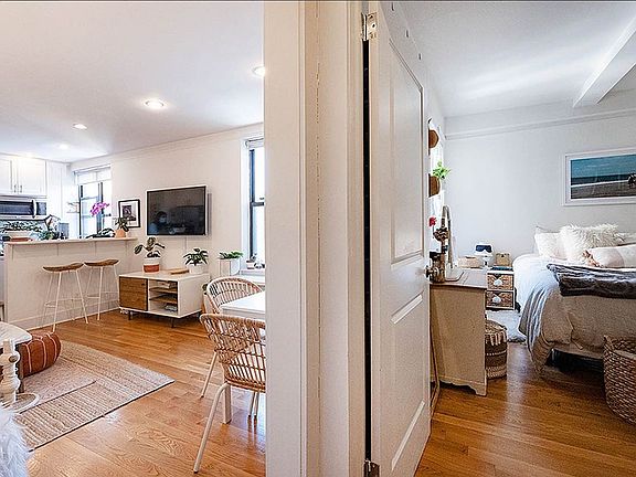 3rd image of 205 W 88th St APT 14D