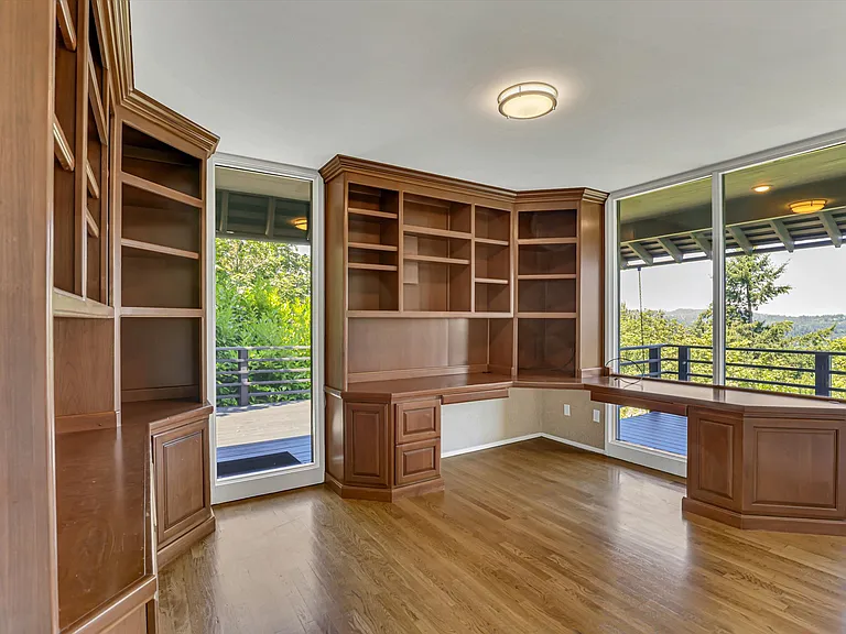 17642 Upper Cherry Ln — Photo 34