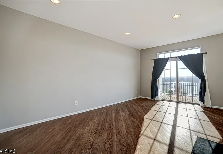 1039 Shadowlawn Dr — Photo 11