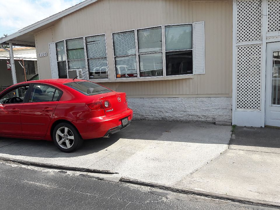 Mfd home facing street