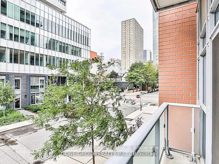 92 McGill St — Photo 10