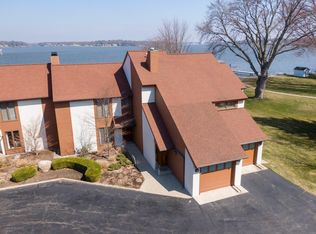 1121 S Shore Dr, Holland, MI
