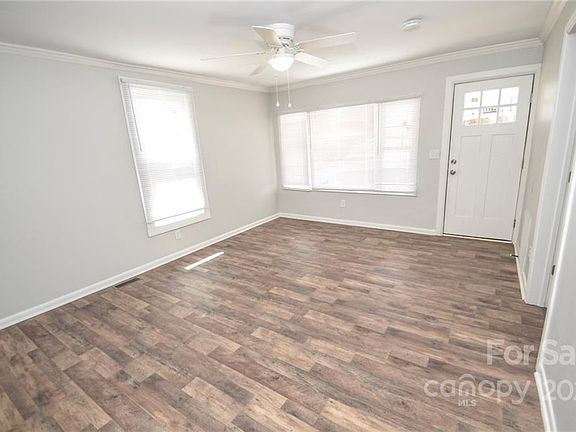 4th image of 303 S Derby Ave
