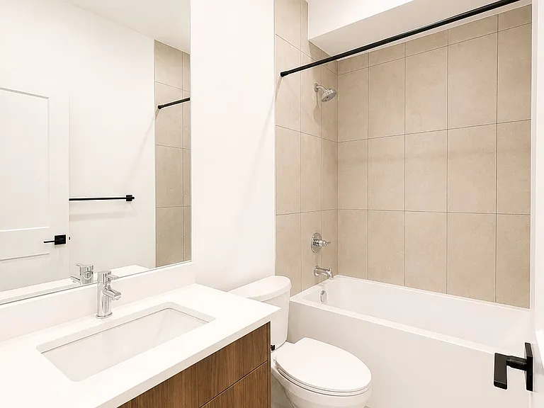 515 17th Ave NW #1 — Photo 7