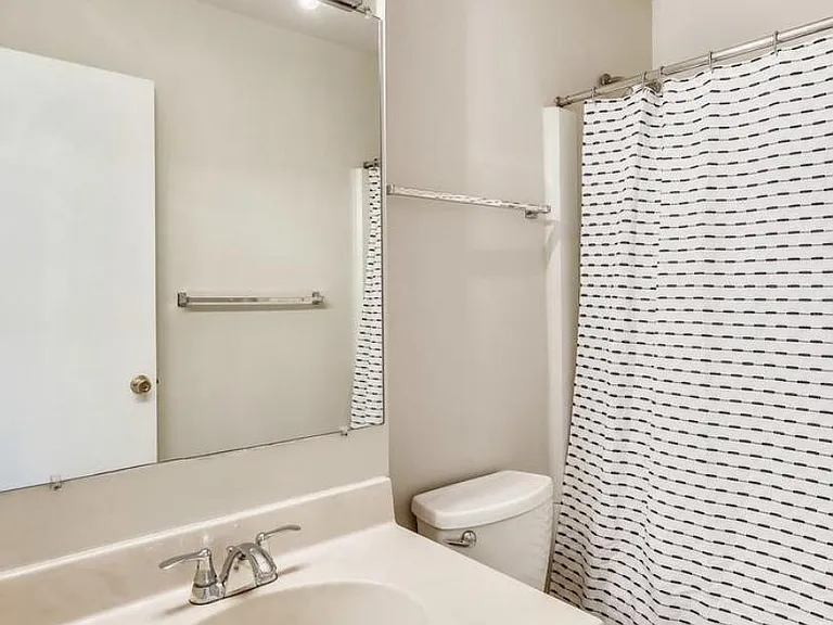 414 Carousel Ct — Photo 16