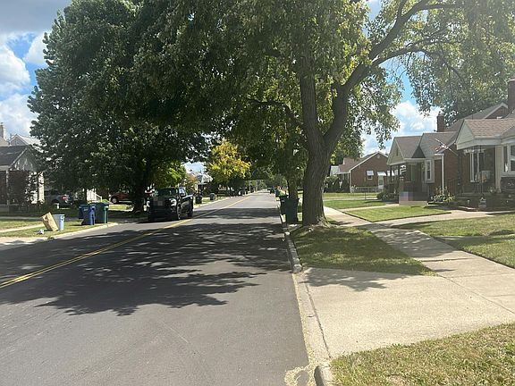 4th image of 1689 Goddard Rd