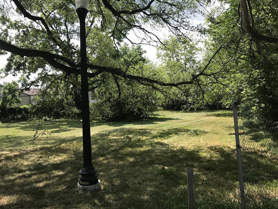 2nd image of 560 Elder St