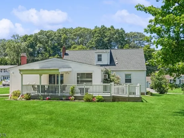 8 Clover Ln, Randolph Twp., NJ 07869