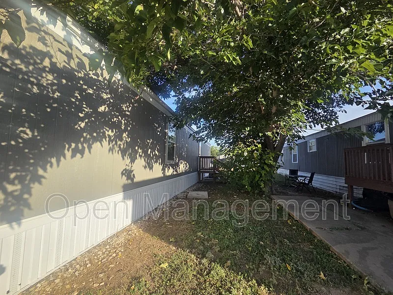 2 bed, 1.0 bath, 784 sqft, $899 — Photo 3