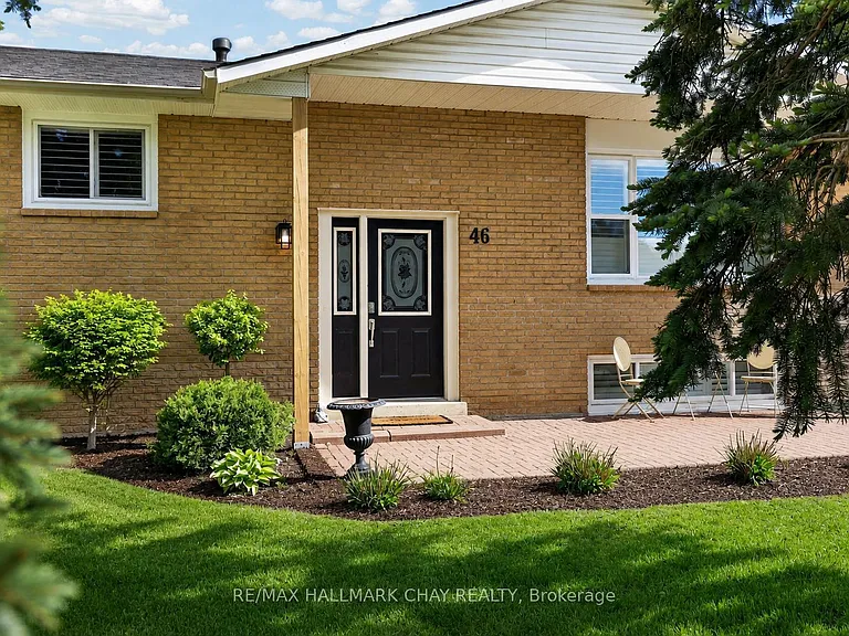 46 Essa Rd #LOWER — Photo 2
