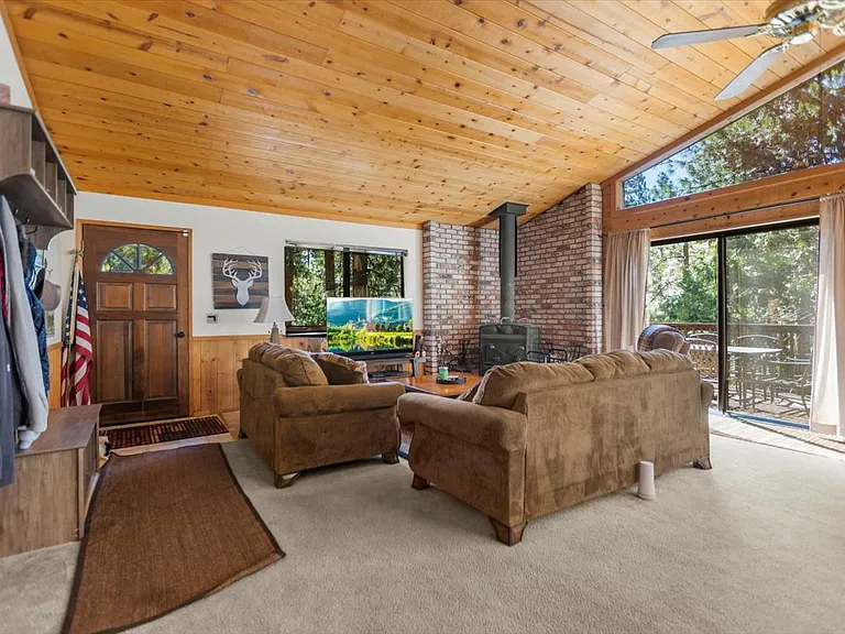 2518 Elizabeth Dr — Photo 7