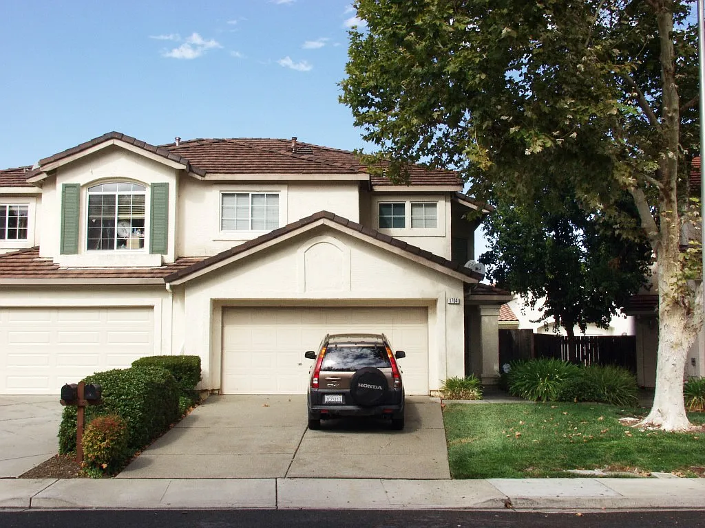 1704 Nandina Way photo 1